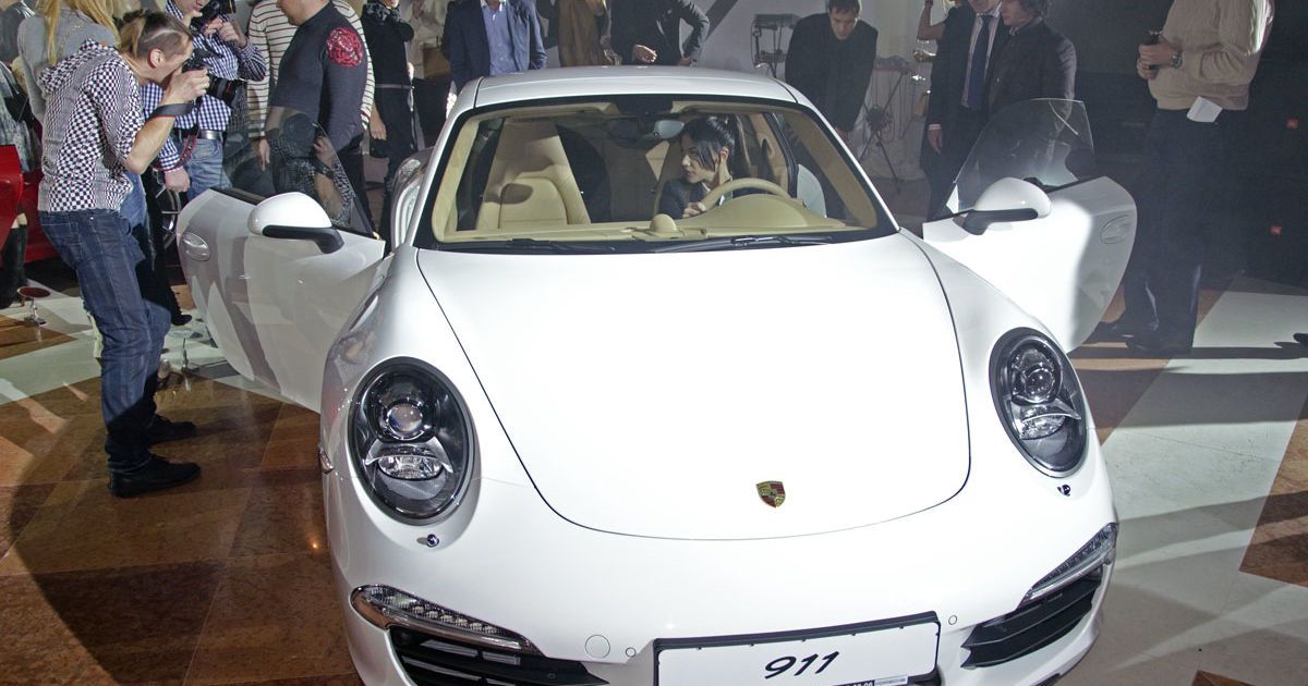 В Украину привезли новый Porsche 911_3