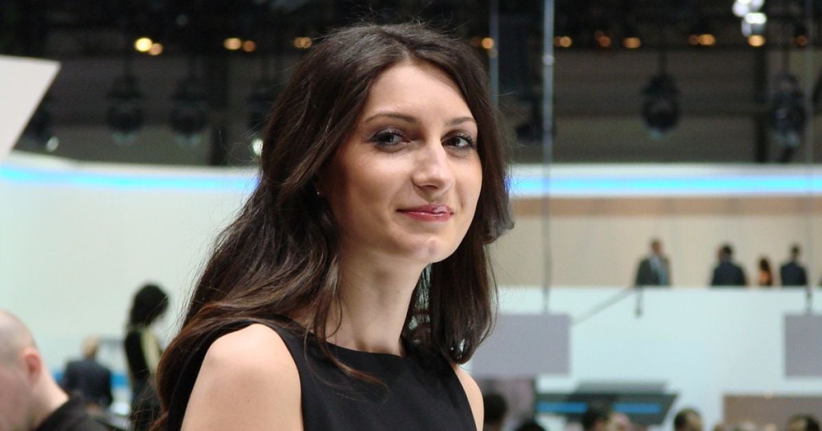 Девушки Geneva Motor Show-2012_13