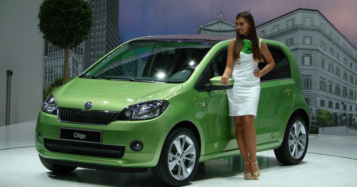 Девушки Geneva Motor Show-2012_16