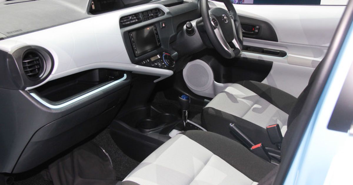 Toyota Aqua с расходом 3л/100км показали "живьем"_2