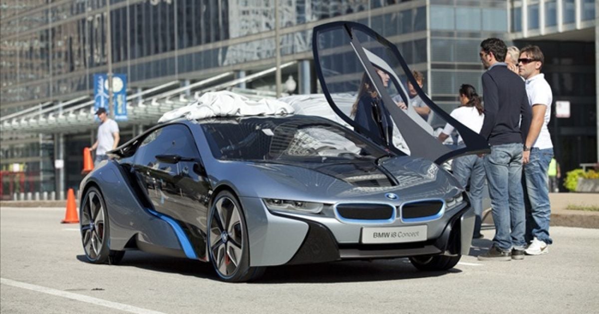 BMW показал "живые" электромобили i3 и i8