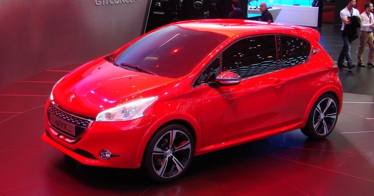 Peugeot 208 Geneva_14