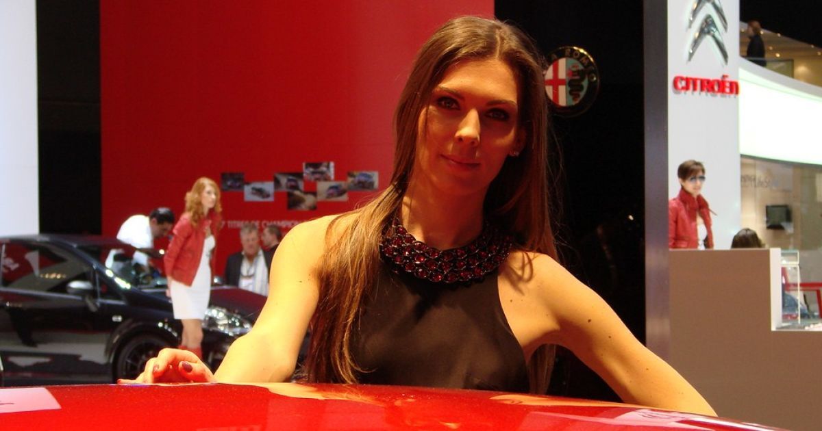 Девушки Geneva Motor Show-2012_23