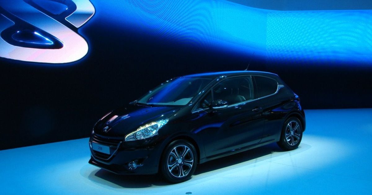 Peugeot 208 Geneva_13