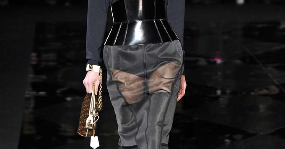 Louis Vuitton прет-а-порте осень-зима 2011-2012 / © EastNews