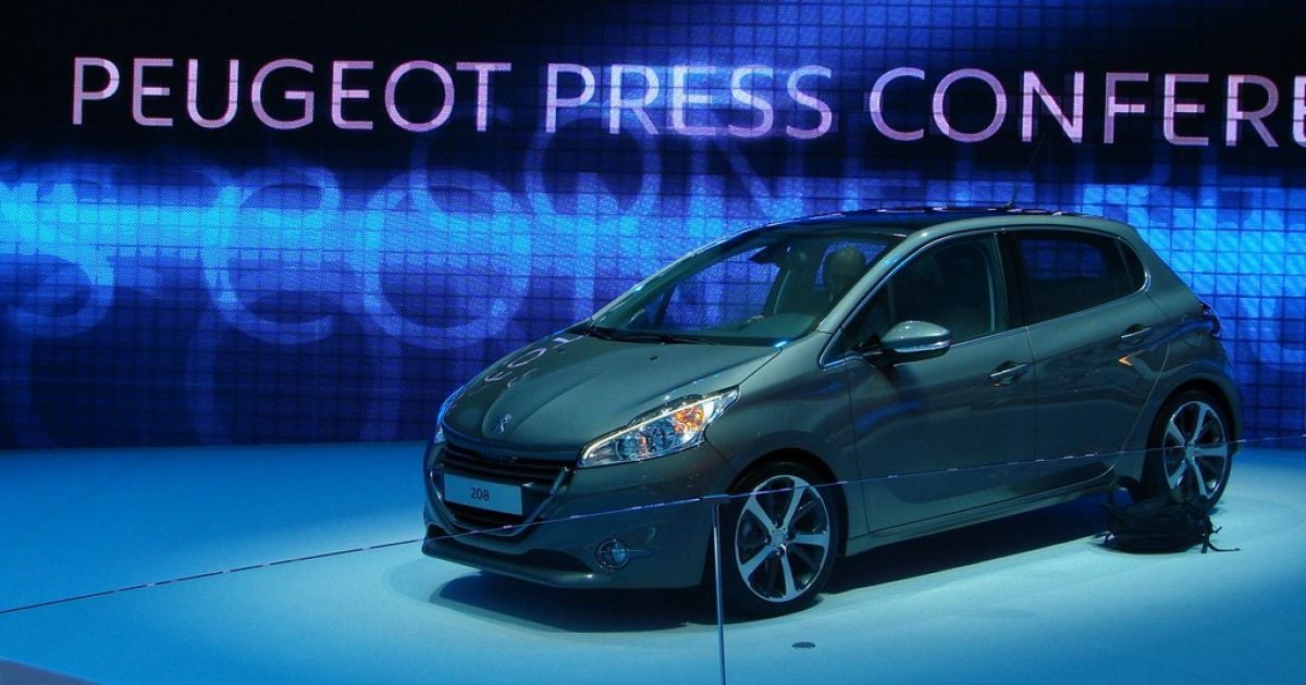 Peugeot 208 Geneva_15