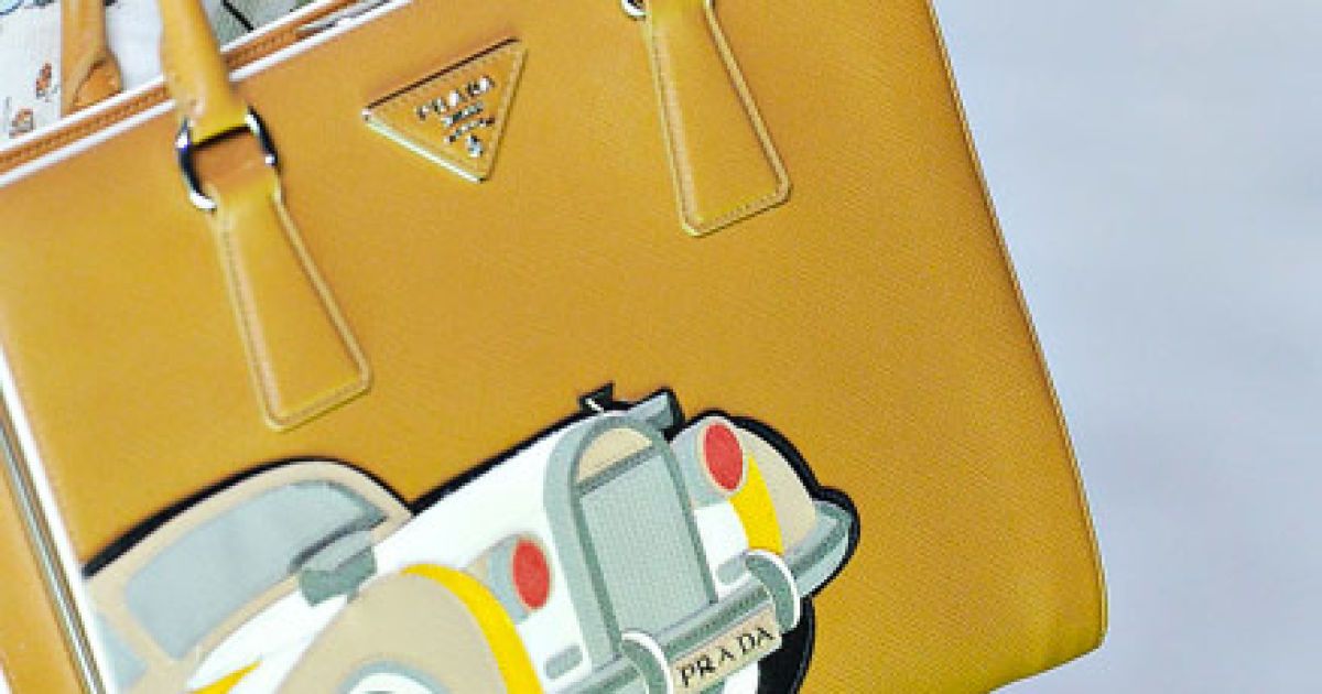 Весенние аксессуары от Prada