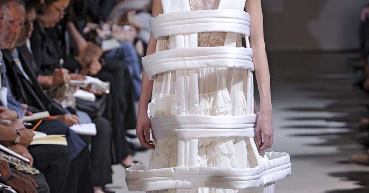 Comme des Garcons прет-а-порте весна-лето 2012 / © EastNews