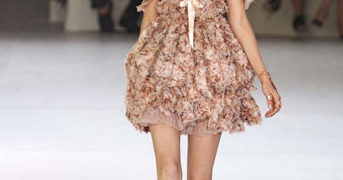 Alexander McQueen прет-а-порте весна-лето 2012 / © EastNews