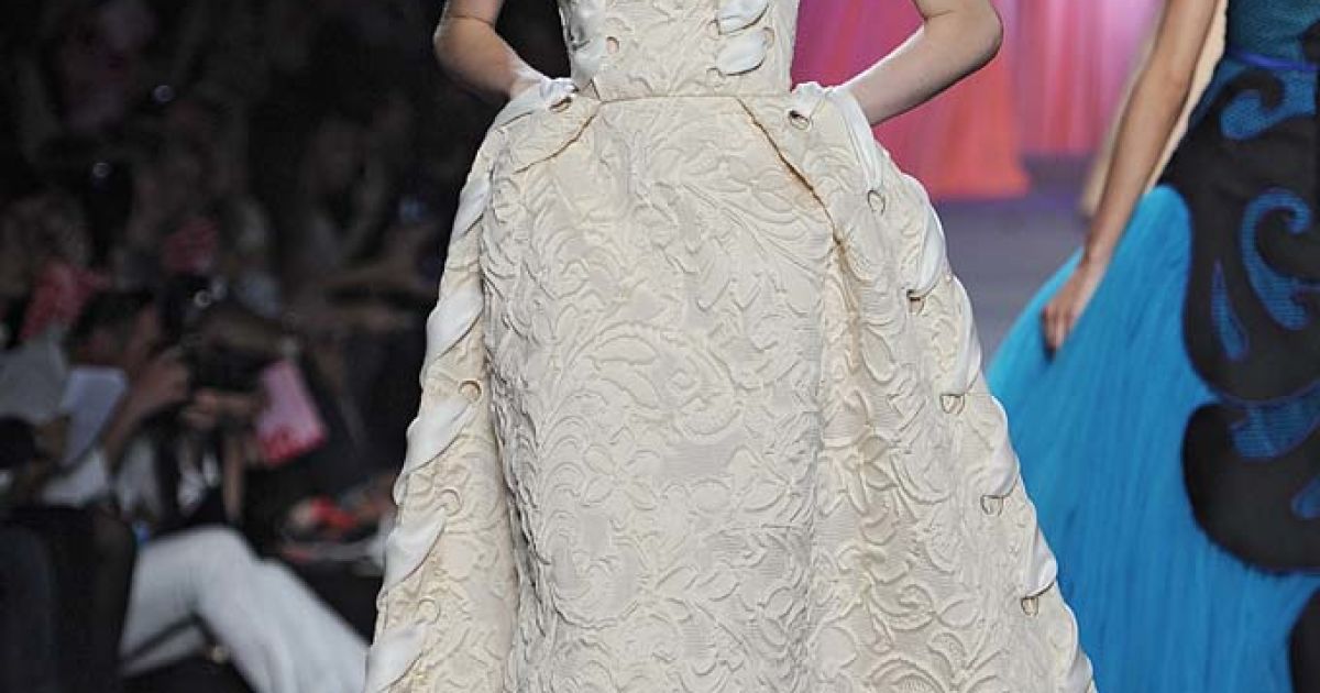 Viktor and Rolf прет-а-порте весна-лето 2012 / © EastNews