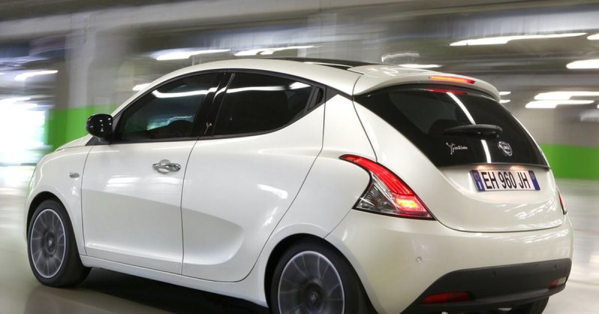 2012 Lancia Ypsilon_16