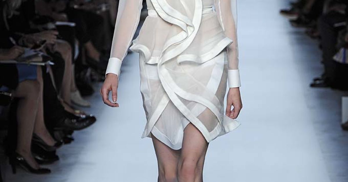 Givenchy прет-а-порте весна-лето 2012 / © EastNews