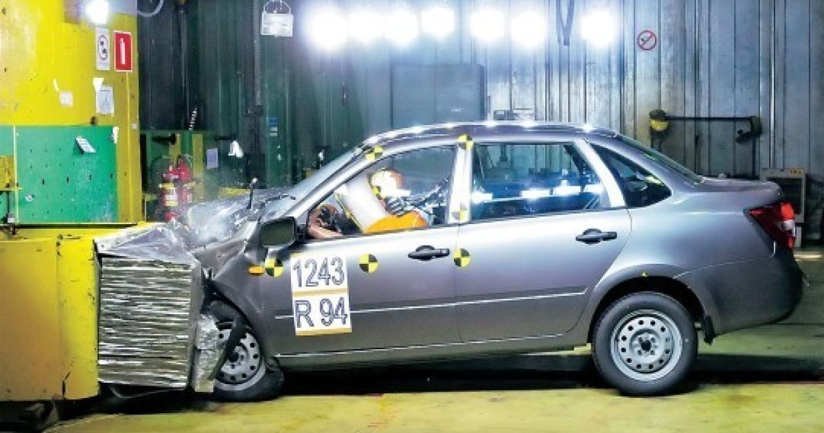Краш-тест Lada Granta прошел с сомнительным успехом