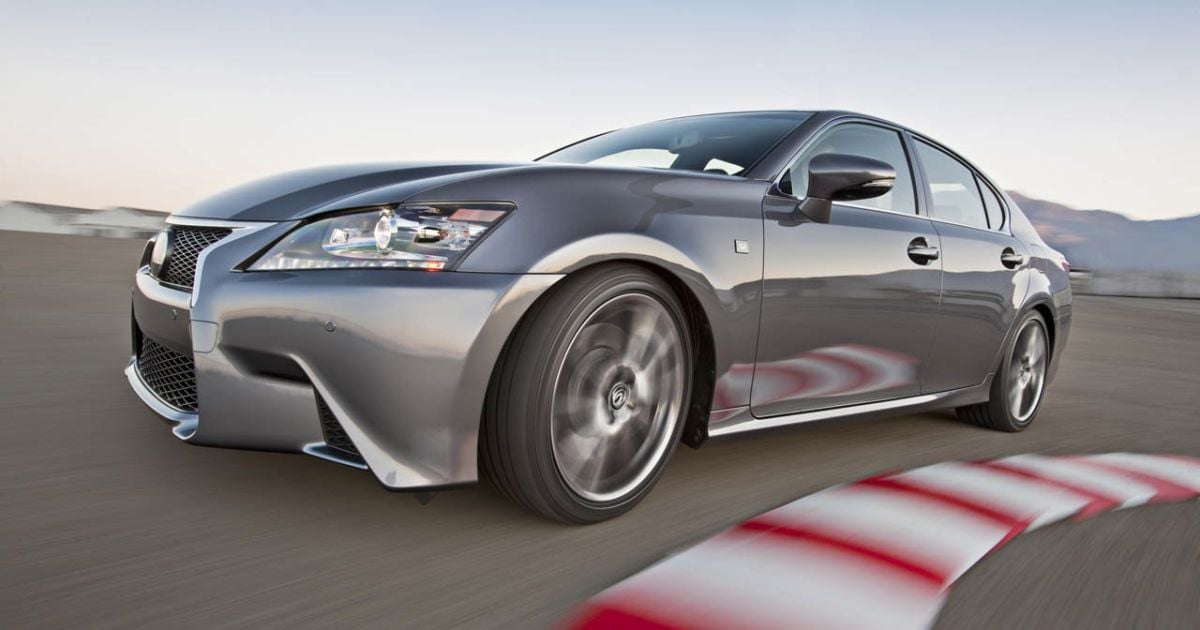 Lexus GS научили поворачивать задними колесами