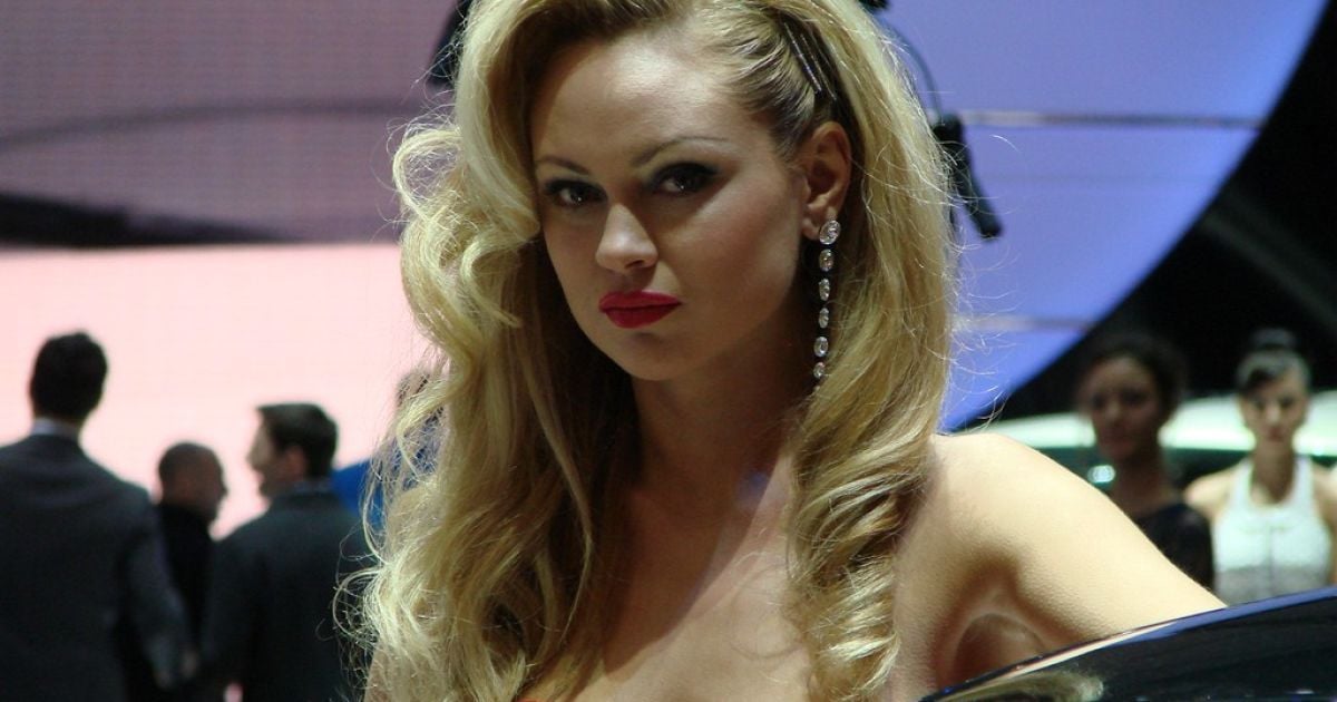Девушки Geneva Motor Show-2012_10
