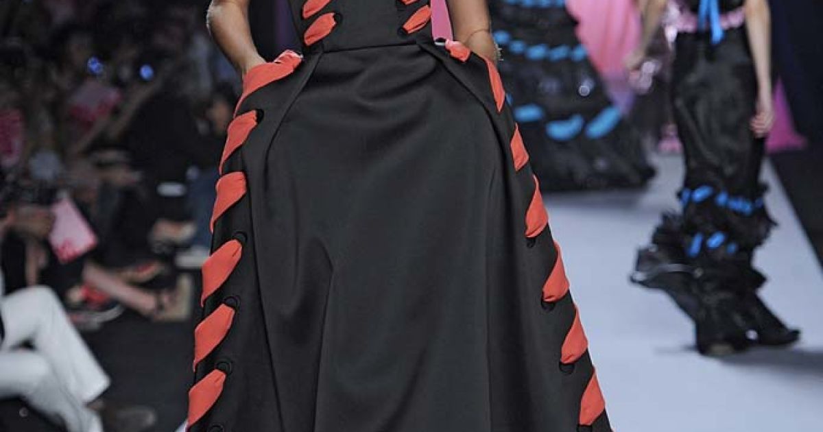 Viktor and Rolf прет-а-порте весна-лето 2012 / © EastNews