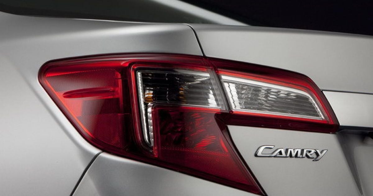 Toyota показала кусочек новой Camry