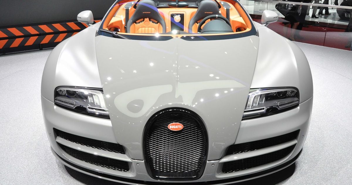 Bugatti показали 1200 "лошадей" живьем