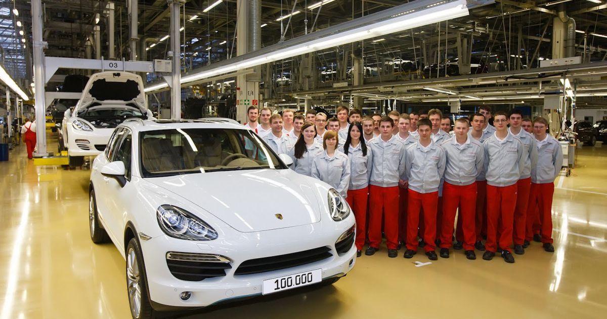 Porsche похвастался 100-тысячным Cayenne