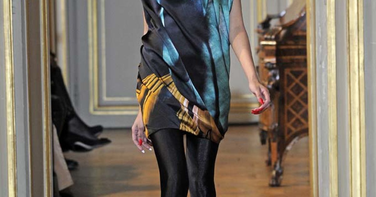 EMANUEL UNGARO прет-а-порте осень-зима 2011-2012 / © EastNews