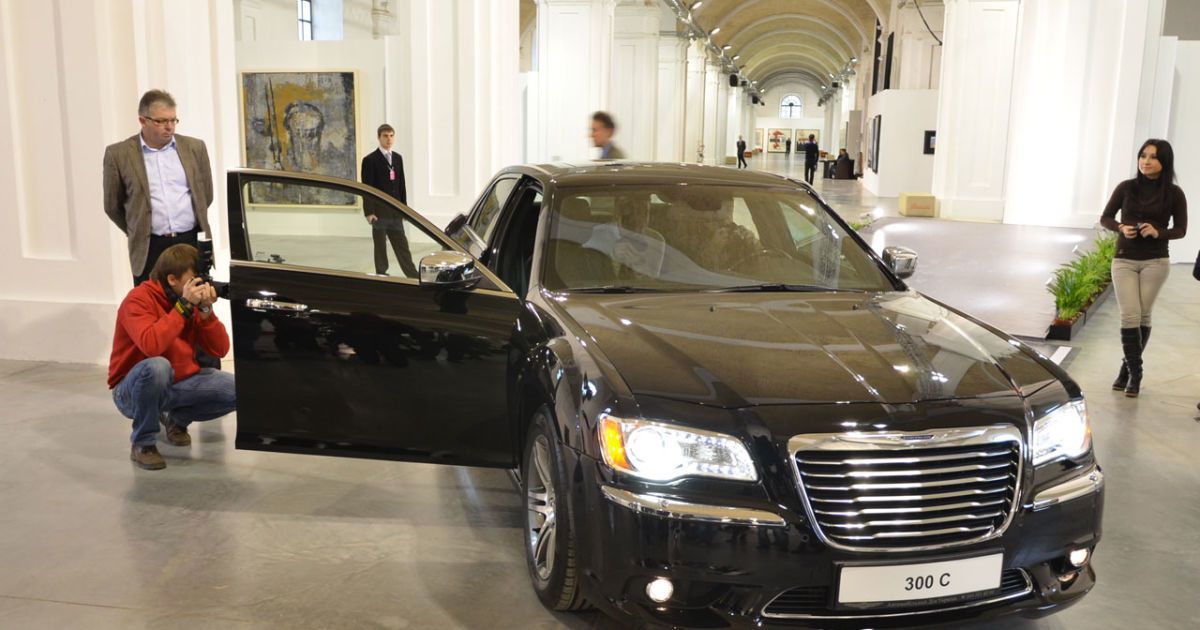 Новый Chrysler 300C уже в Украине_11
