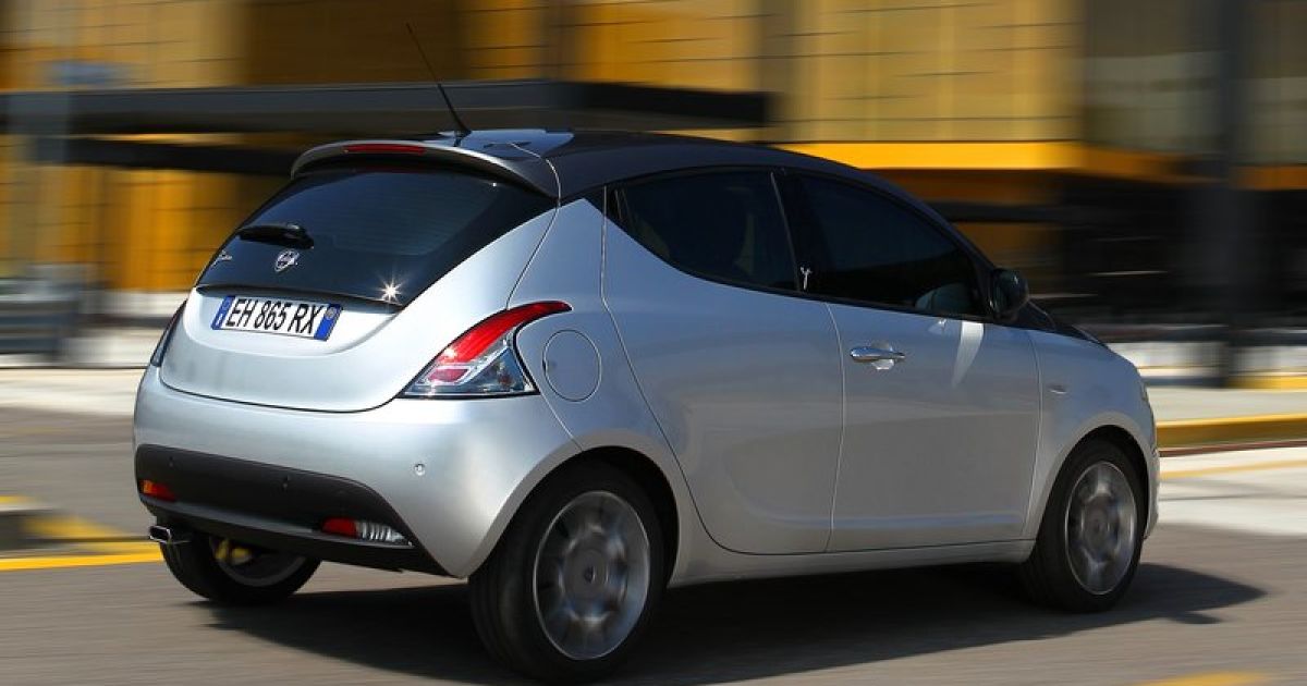 2012 Lancia Ypsilon_19
