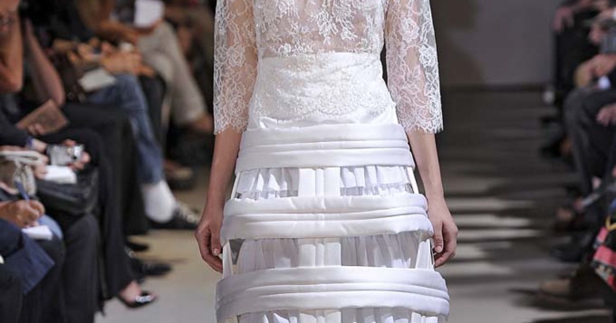 Comme des Garcons прет-а-порте весна-лето 2012 / © EastNews