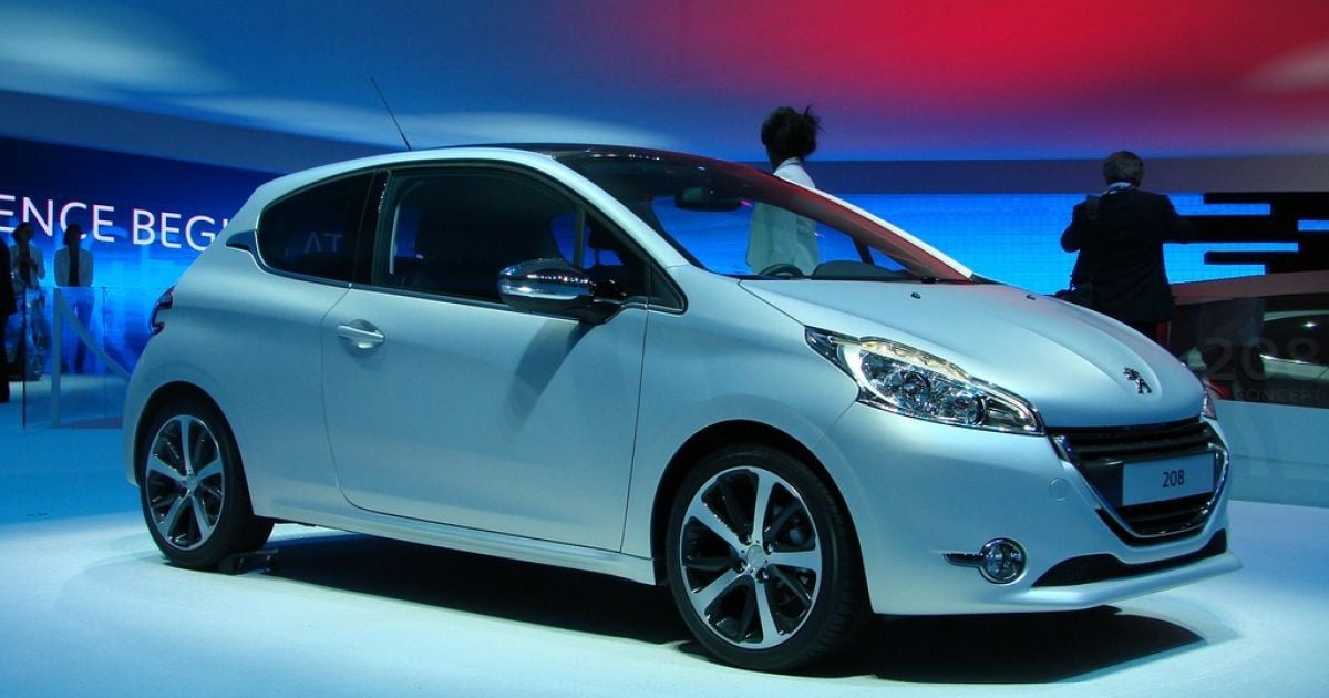 Peugeot 208 Geneva_12