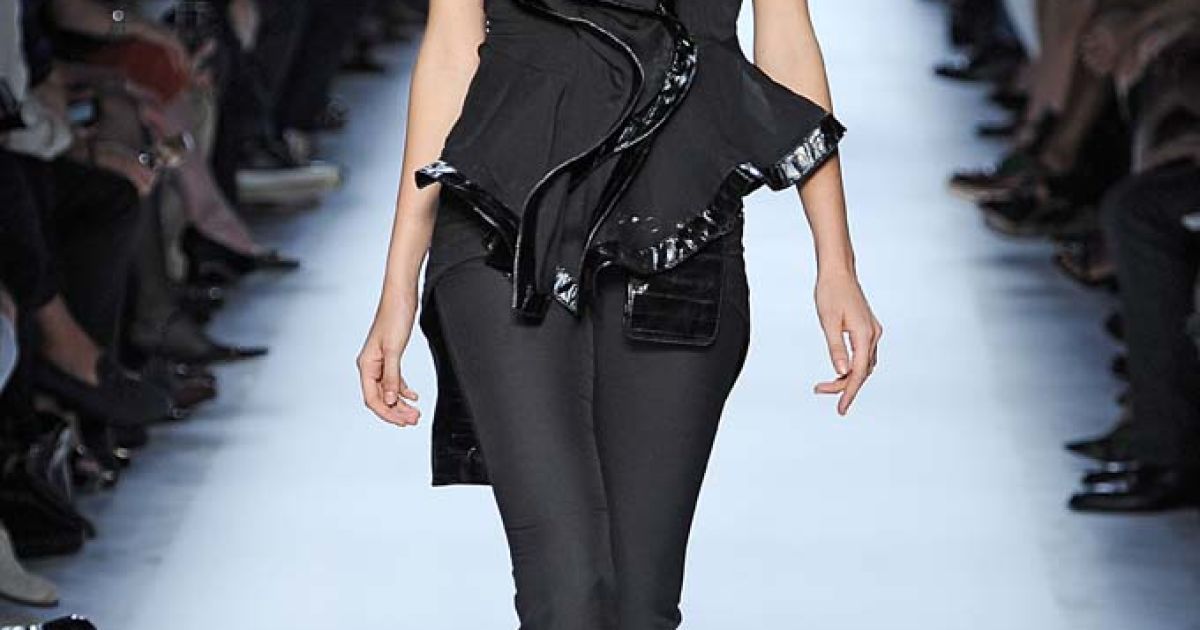 Givenchy рет-а-порте весна-лето 2012 / © EastNews