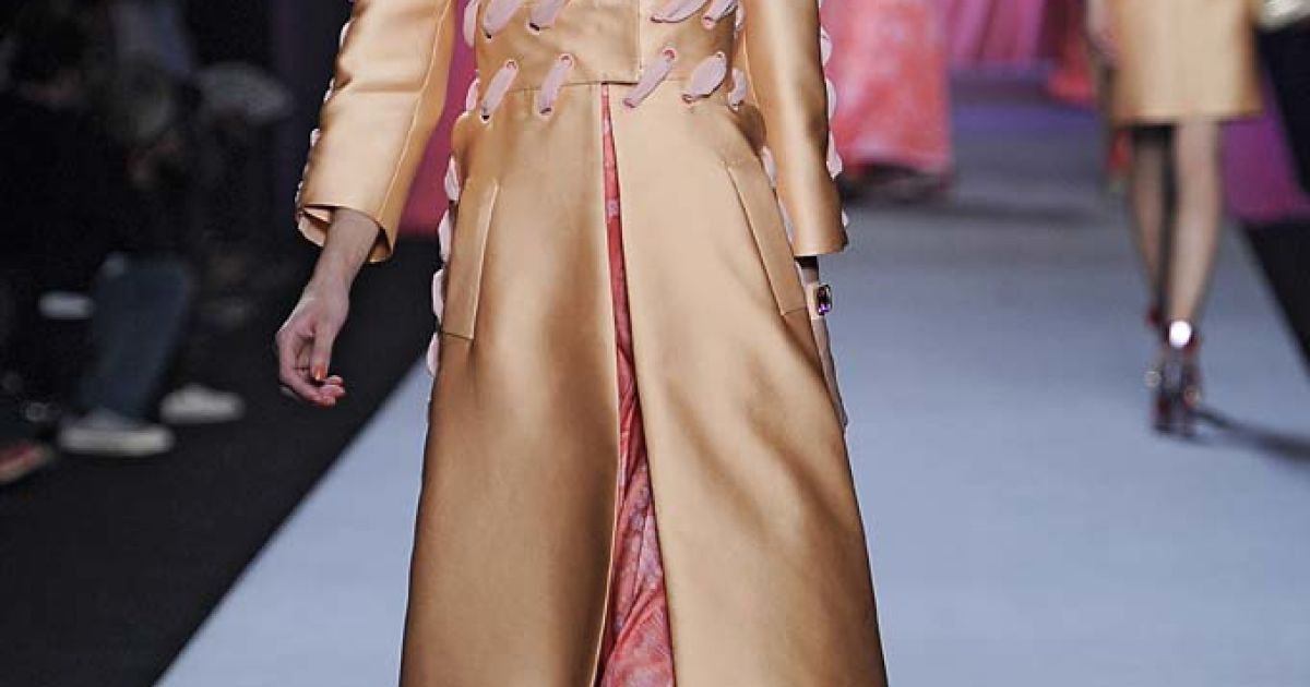 Viktor and Rolf прет-а-порте весна-лето 2012 / © EastNews