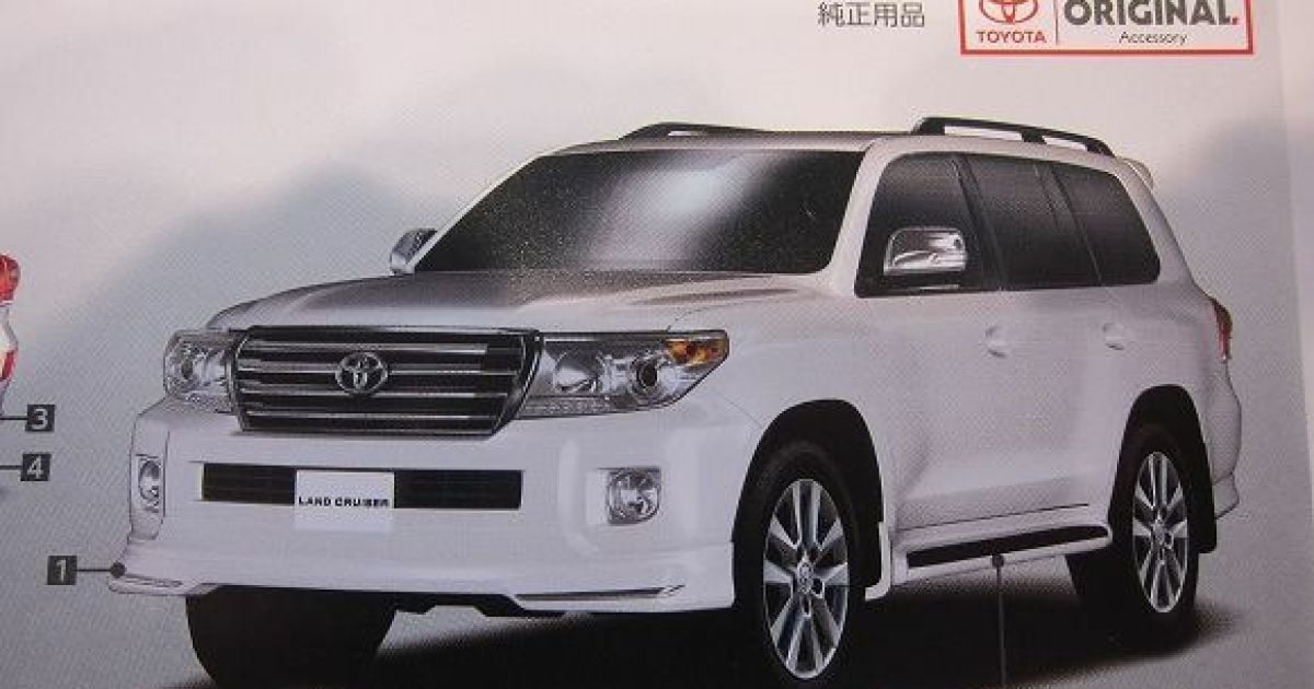 Обновленный Land Cruiser показал "лицо"