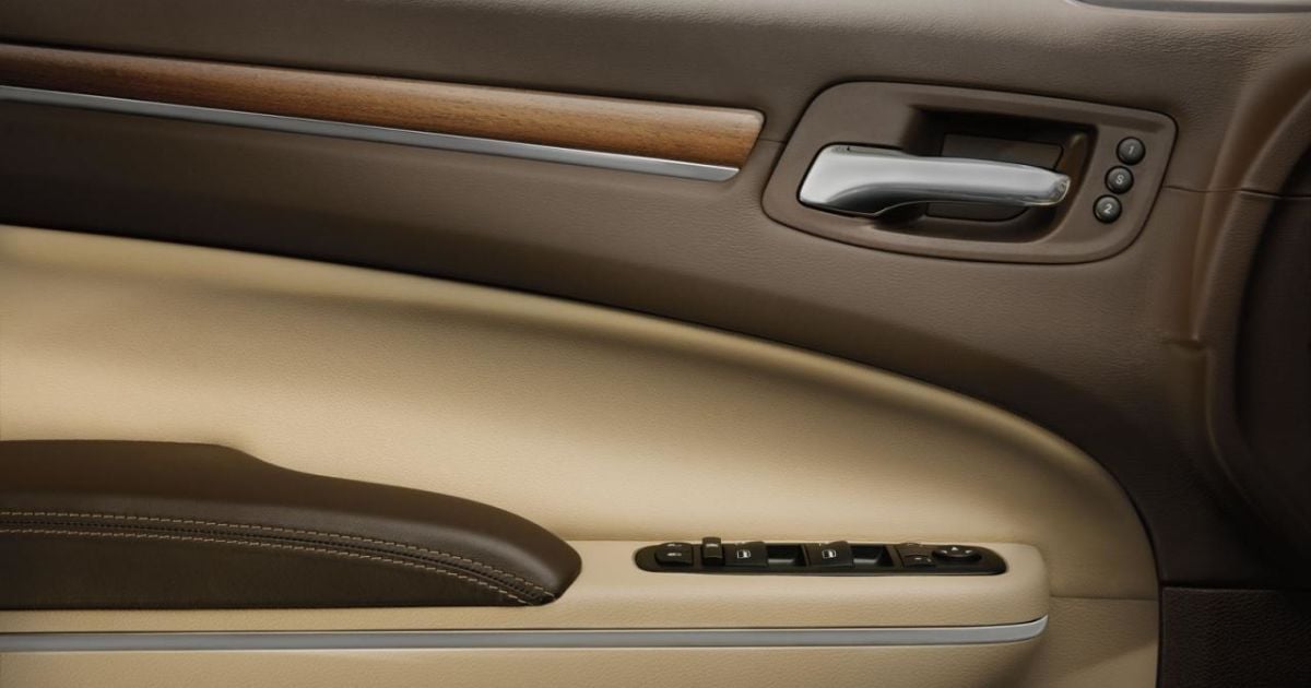 Chrysler 300 Luxury Series _12