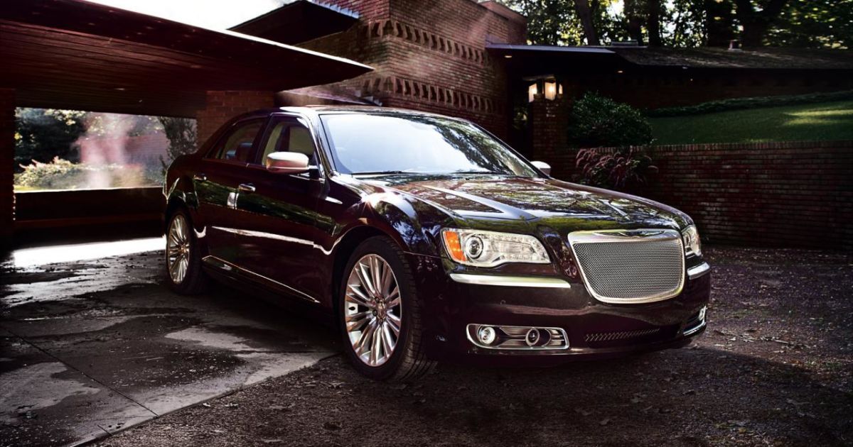 Chrysler 300 вышел в серии Luxury с двигателем V6