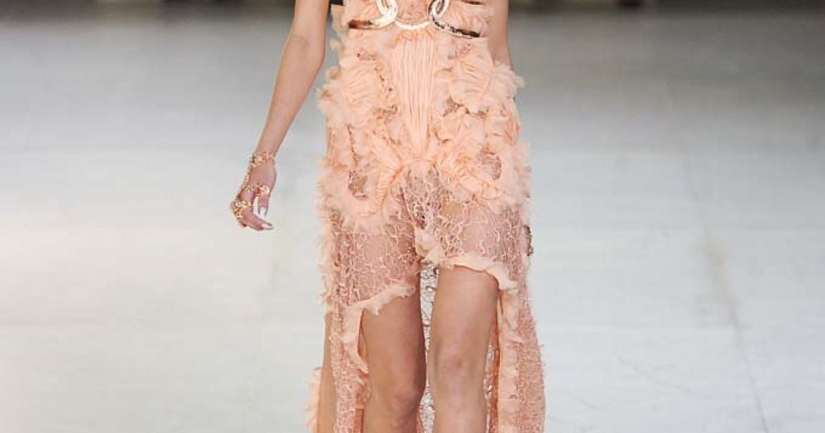 Alexander McQueen прет-а-порте весна-лето 2012 / © EastNews
