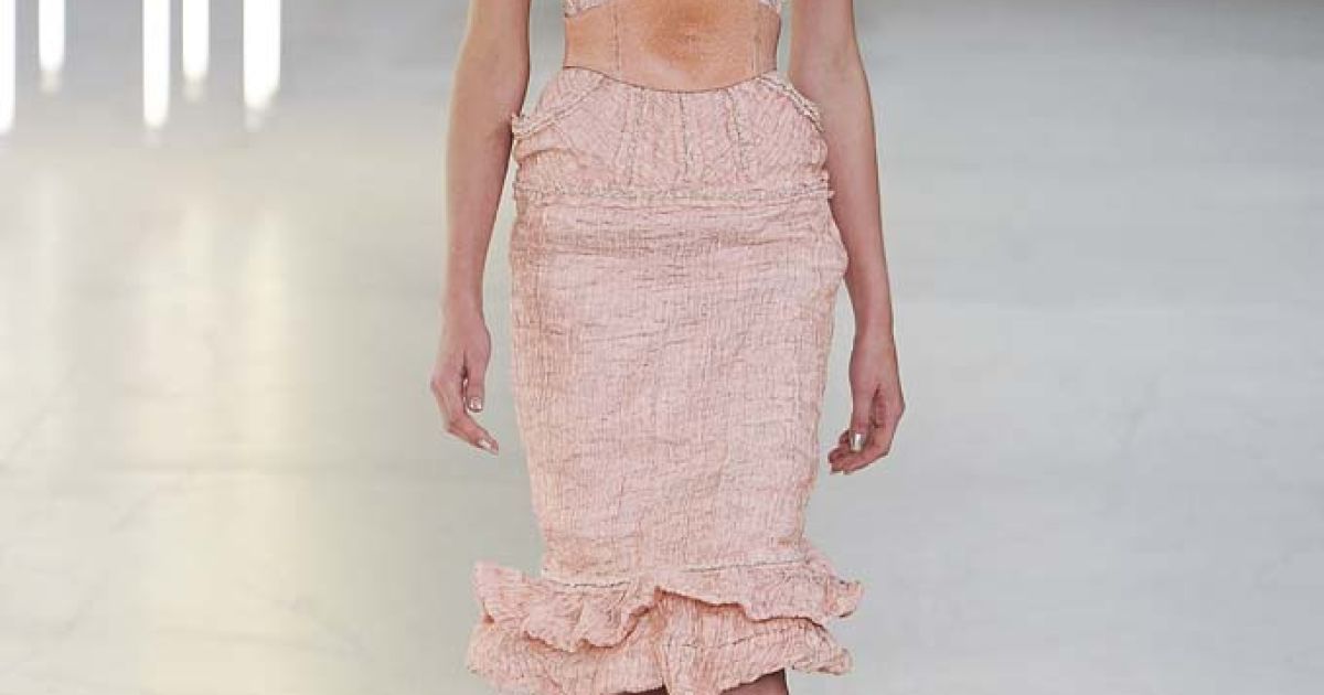 Alexander McQueen прет-а-порте весна-лето 2012 / © EastNews