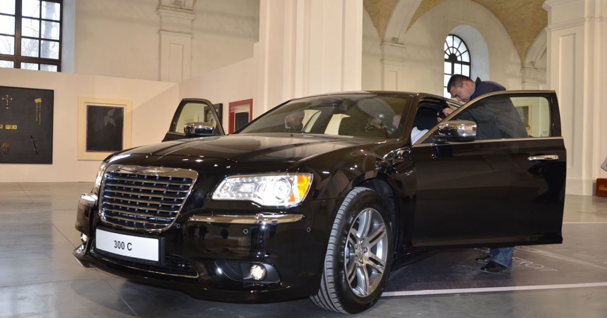Новый Chrysler 300C уже в Украине_18