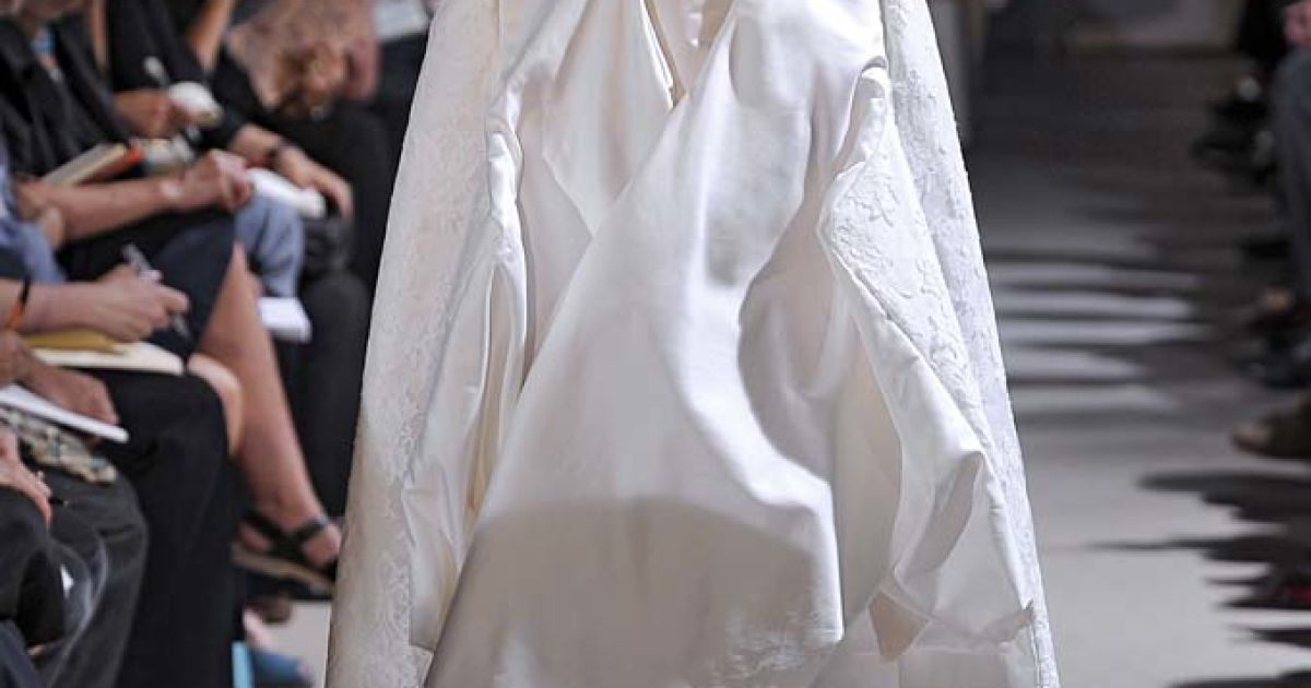 Comme des Garcons прет-а-порте весна-лето 2012 / © EastNews
