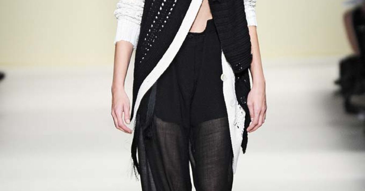 Ann Demeulemeester  прет-а-порте весна-лето 2012 / © EastNews