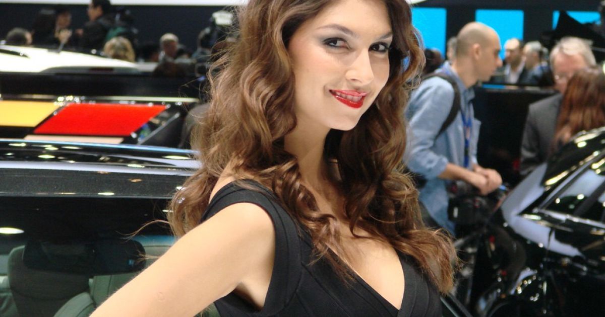 Девушки Geneva Motor Show-2012_15