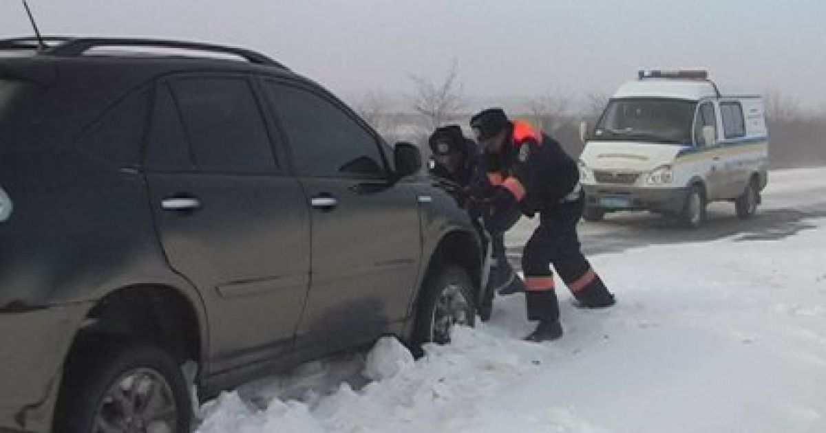 Снежный коллапс на дорогах Крыма_4