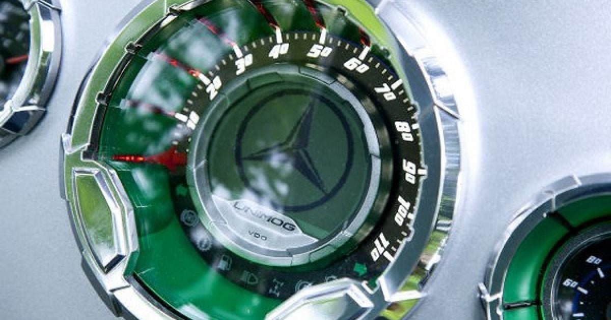 Mercedes изготовил юбилейный трактор_7