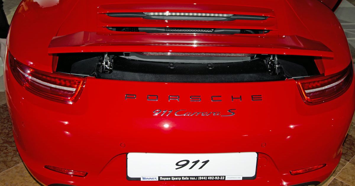 В Украину привезли новый Porsche 911_12