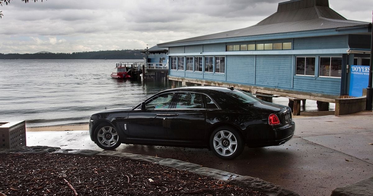 Rolls-Royce отзывает седаны Ghost из-за риска возгорания