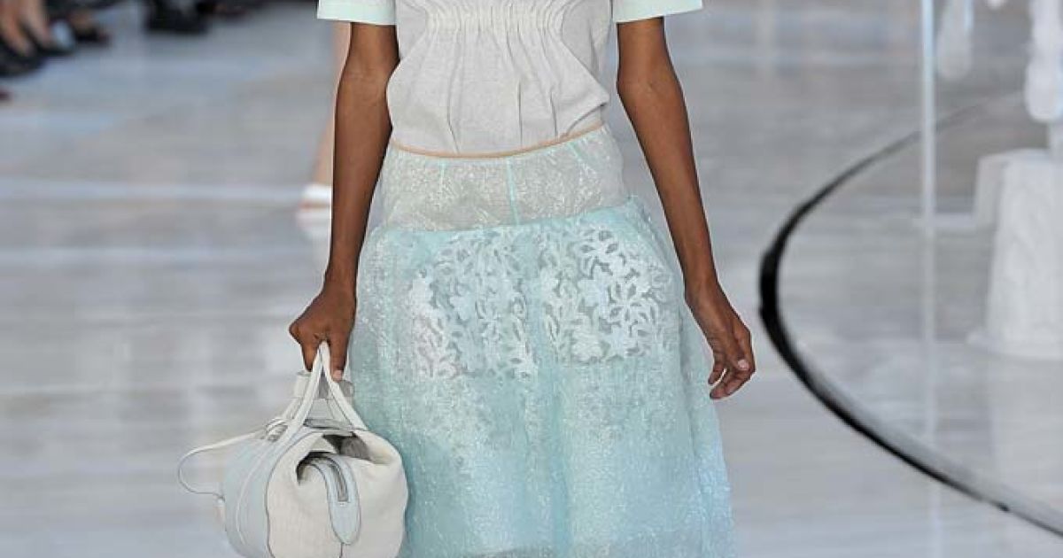 Louis Vuitton прет-а-порте весна-лето 2012 / © EastNews