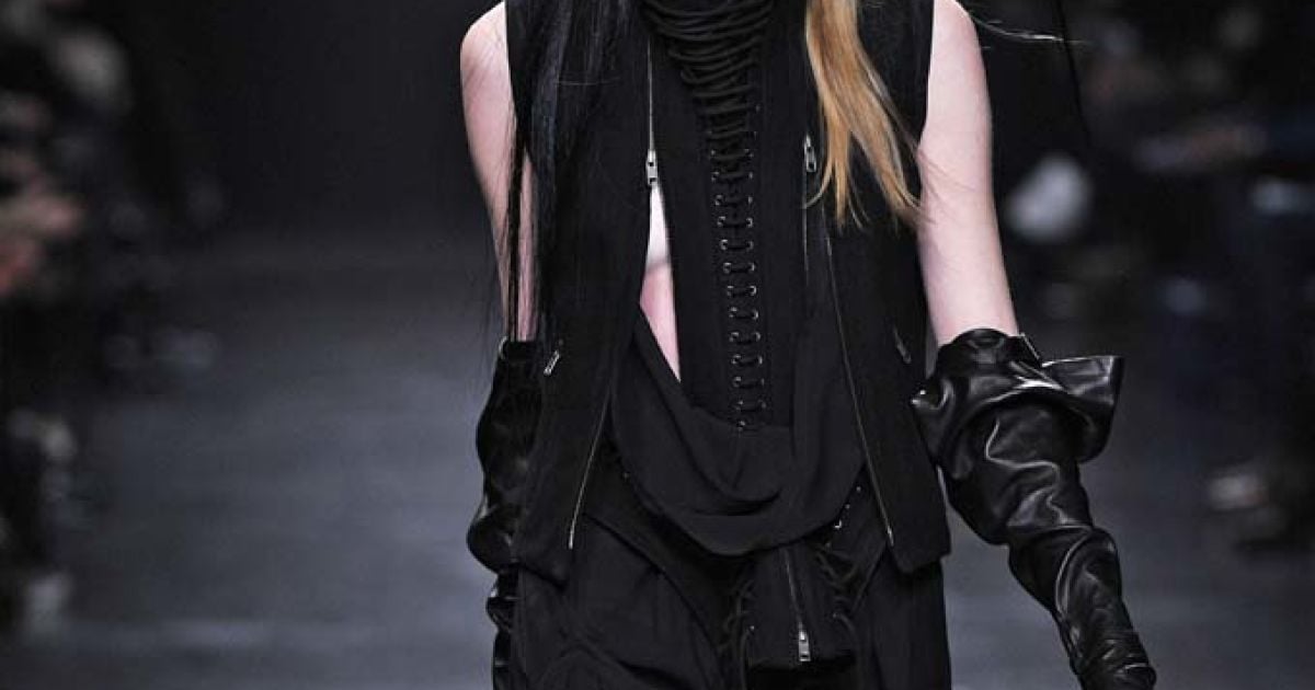 Ann Demeulemeester прет-а-порте осень-зима 2011-2012 / © EastNews