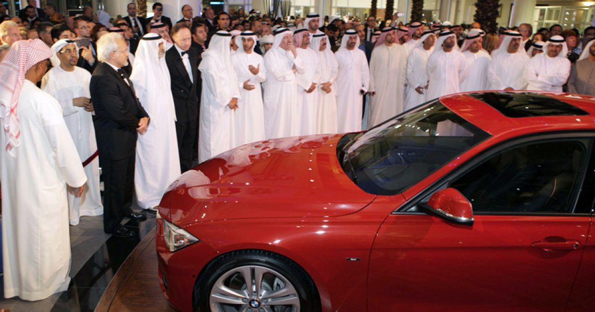 В Абу-Даби открыли самый крупный в мире салон BMW