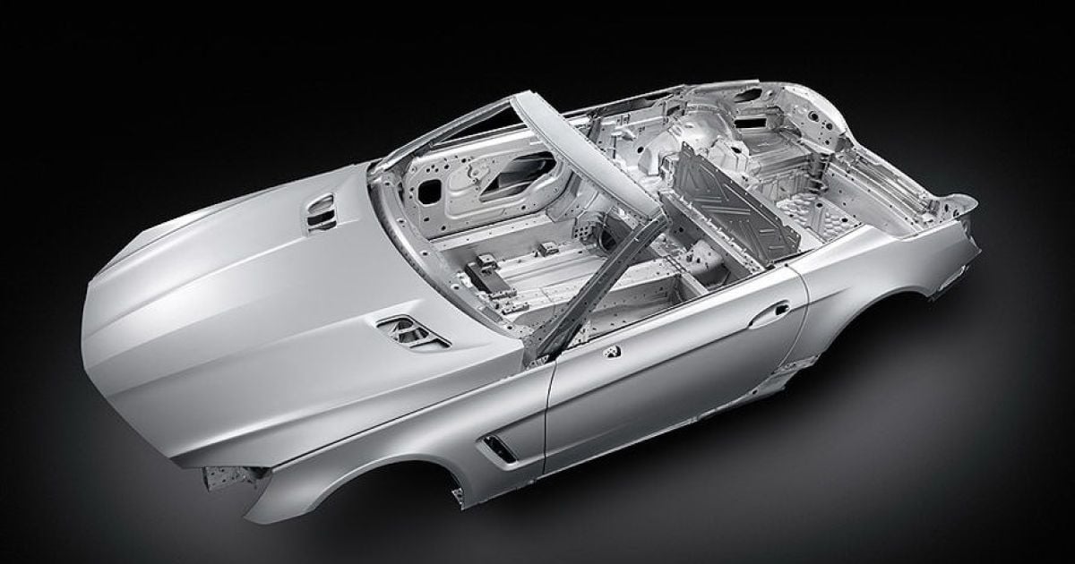 Журналисты увидели Mercedes SL нового поколения_12
