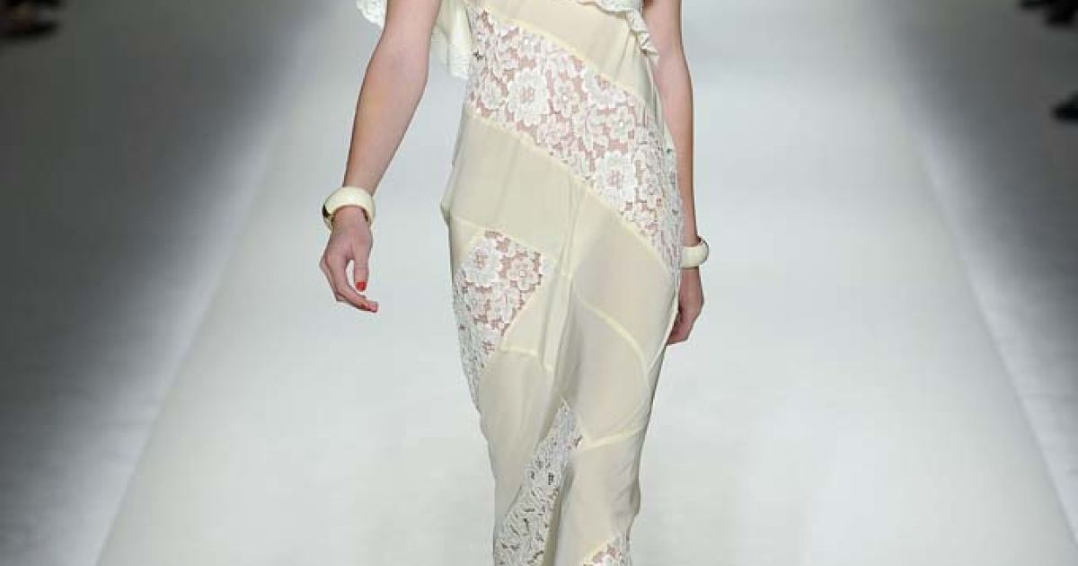 Moschino прет-а-порте весна-лето 2012 / © EastNews