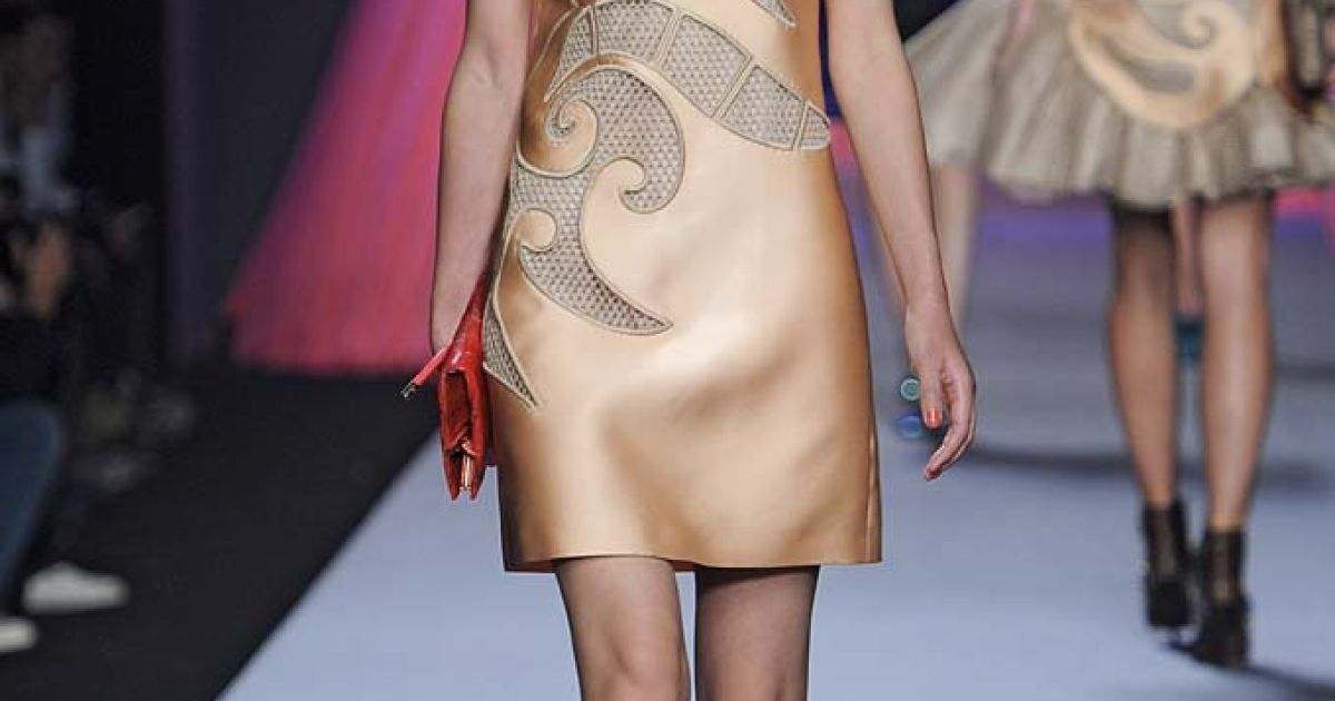 Viktor and Rolf прет-а-порте весна-лето 2012 / © EastNews