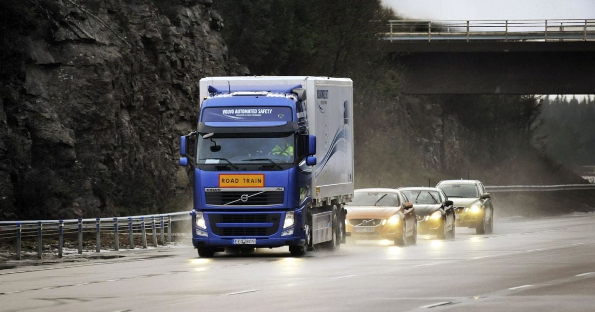 Volvo испытывают беспилотный автопоезд